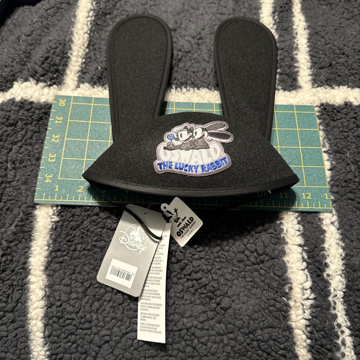 Rare Disney Parks D100 Oswald Lucky Rabbit CAST MEMBER  display picture 3