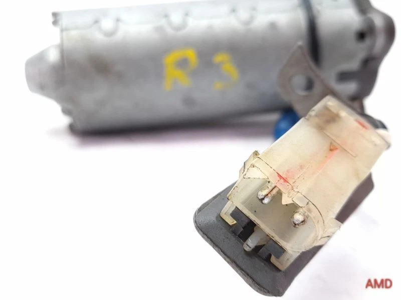 2003 BMW 330ci 325ci E46 Convertible Front Right Seat Height Adjustment Motor - Image 4 of 4