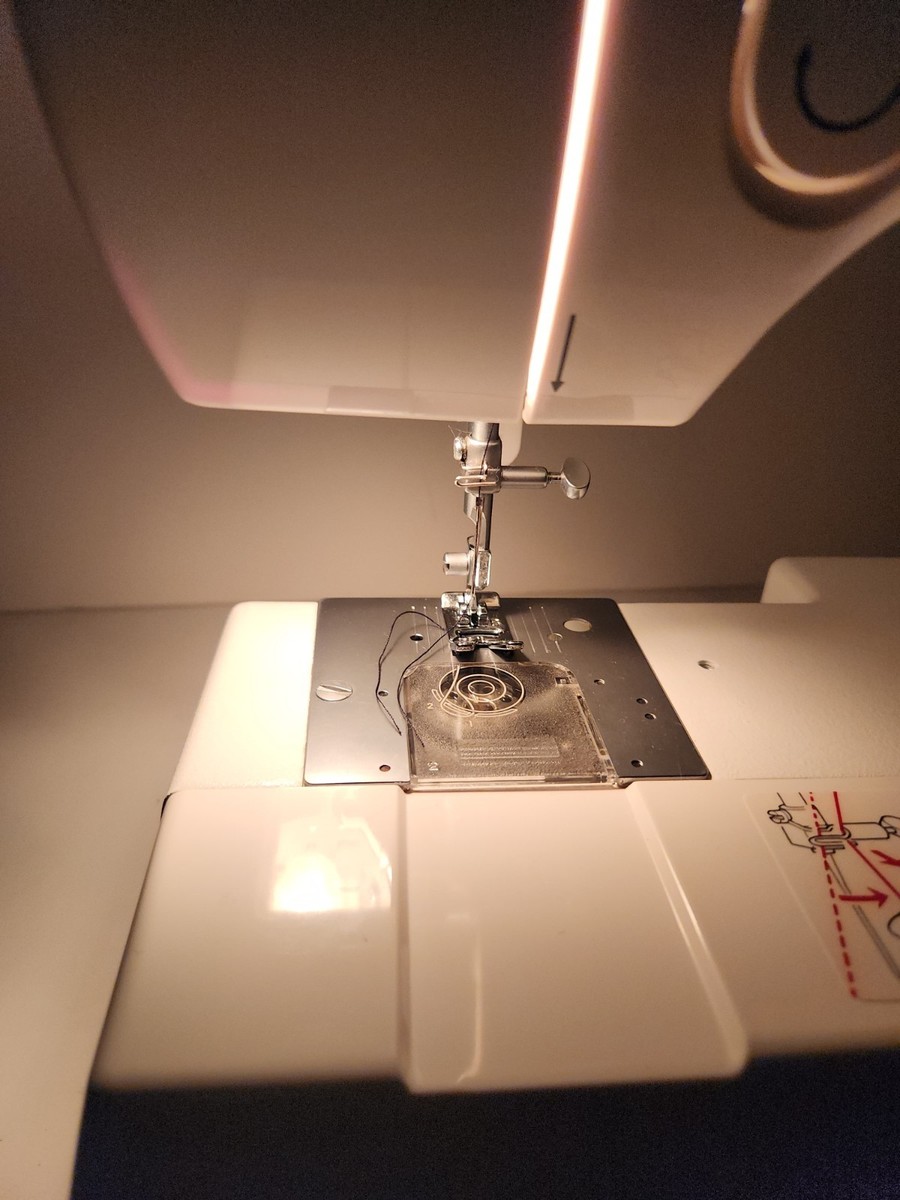 Singer 6412 Millennium Series Sewing Machine w/ Bag And