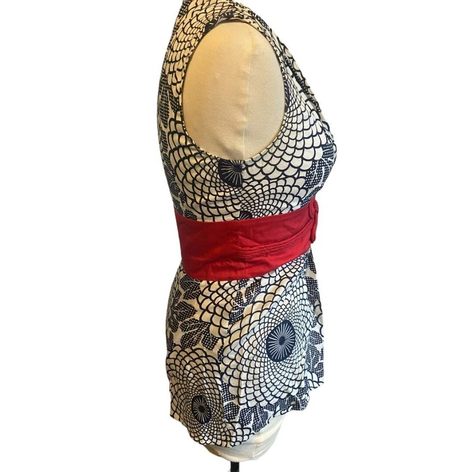 Blusa de seda 4 Beth Bowley Anthropologie azul marino crema floral nudo rojo inspiración asiática Foto 3 de 4