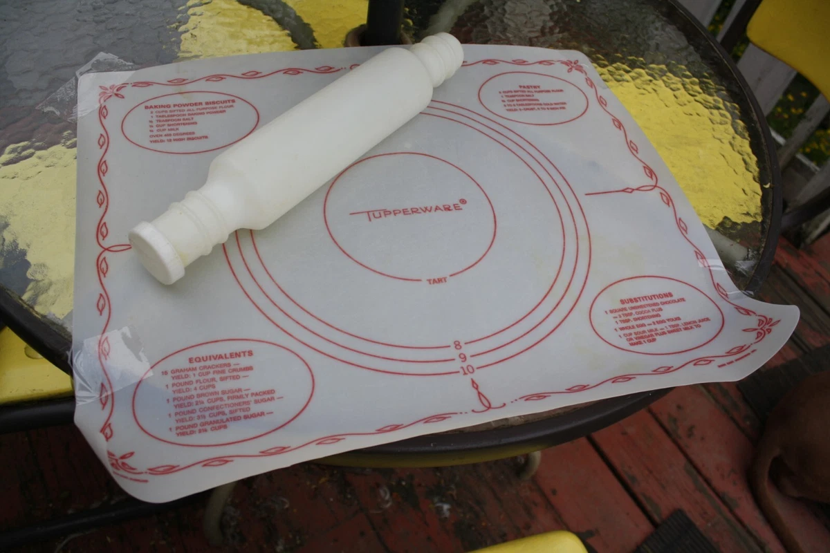 Tupperware Rolling Pin And Mat