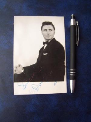 Derek Jones Autogramm (Code BC2) vorher festgeklebt