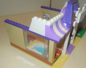 LEGO FRIENDS HEARTLAKE CITY PUPPY DOG DAYCARE DOWNTOWN 41124 BUILDING SET LOT