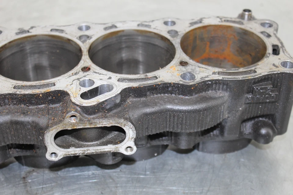 YAMAHA FZ1 FZS1 YZF R1 MOTOR PISTÓN CILINDROS BLOQUE JARRA 5VY-11311-10-00 Foto 4 de 4