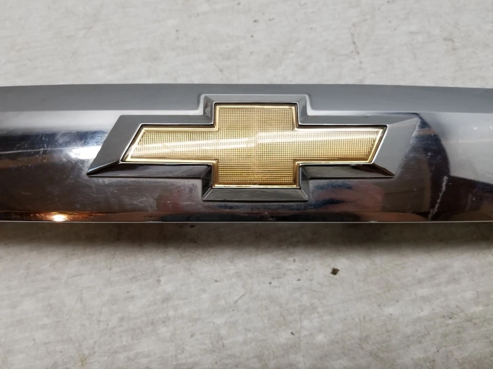 Chevy Equinox 2010-2016 10 11 12 13 14 15 16 Liftgate Lid Trim  Applique OEM Foto 3 de 4