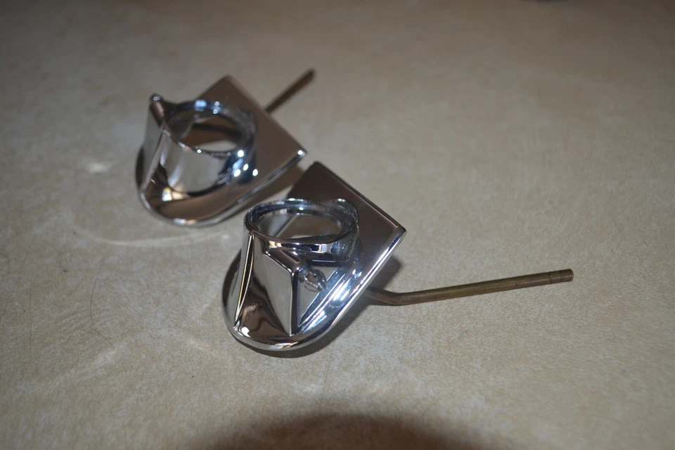 Buick Special Century 1957 NOS cromo limpiaparabrisas biseles boquillas Trico muestras de fábrica Foto 3 de 4