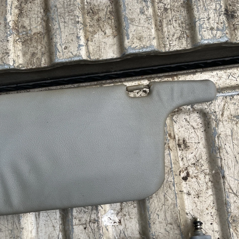 Juego de pares de parasoles grises para conductor y pasajero Mitsubishi Mighty Max 1987-1996 Foto 3 de 4