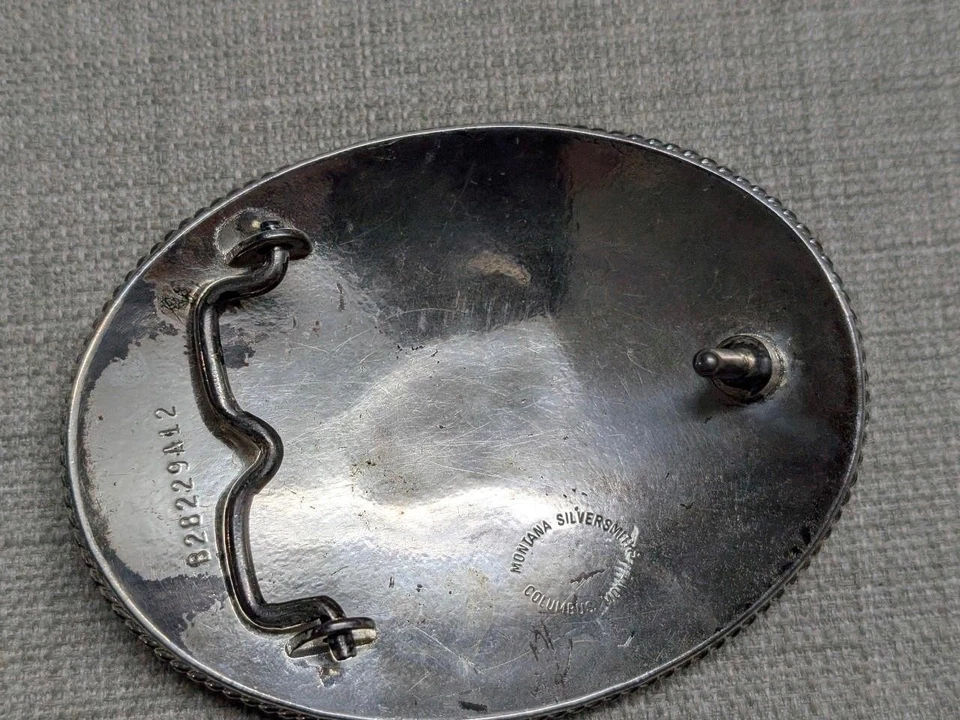 fivela de cinto vintage MONTANA SILVERSMITHS gravada WESTERN FORNECIMENTO DE EQUIPAMENTOS - Imagem 3 de 4