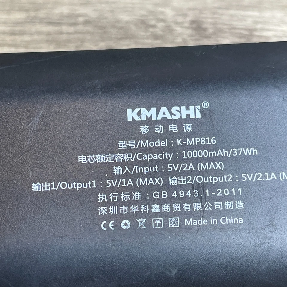 Banco de alimentación externo KMASHI K-MP816 negro rojo universal doble USB 10000mAh/37Wh Foto 3 de 4