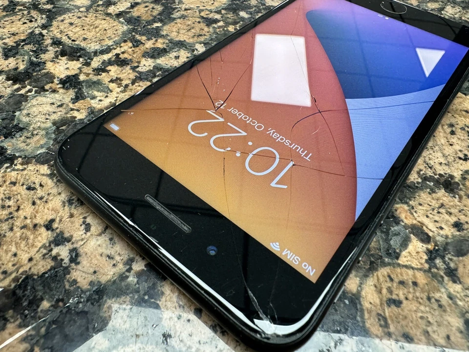 Apple iPhone 7 Plus - 32GB cracked read description - Image 4 of 4