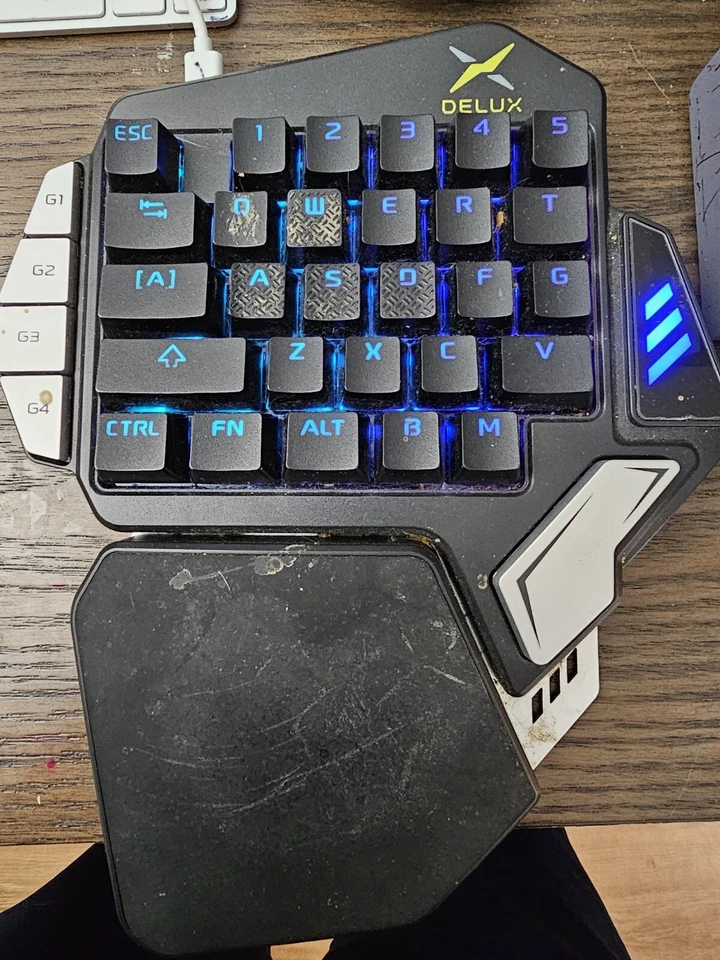 Delux T9X One Handed Wired Gaming Keyboard USB Type C Mechanical Keypad - Image 2 of 4