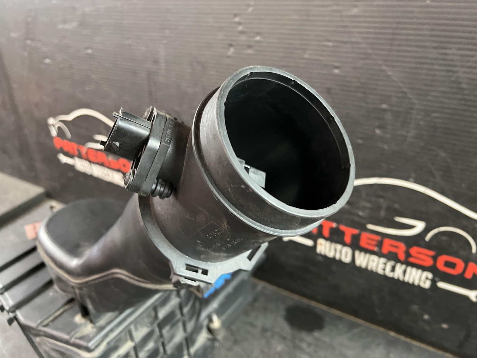2002 MASERATI SPYDER 4.2 AIR INTAKE CLEANER FILTER BOX WITH TUBES