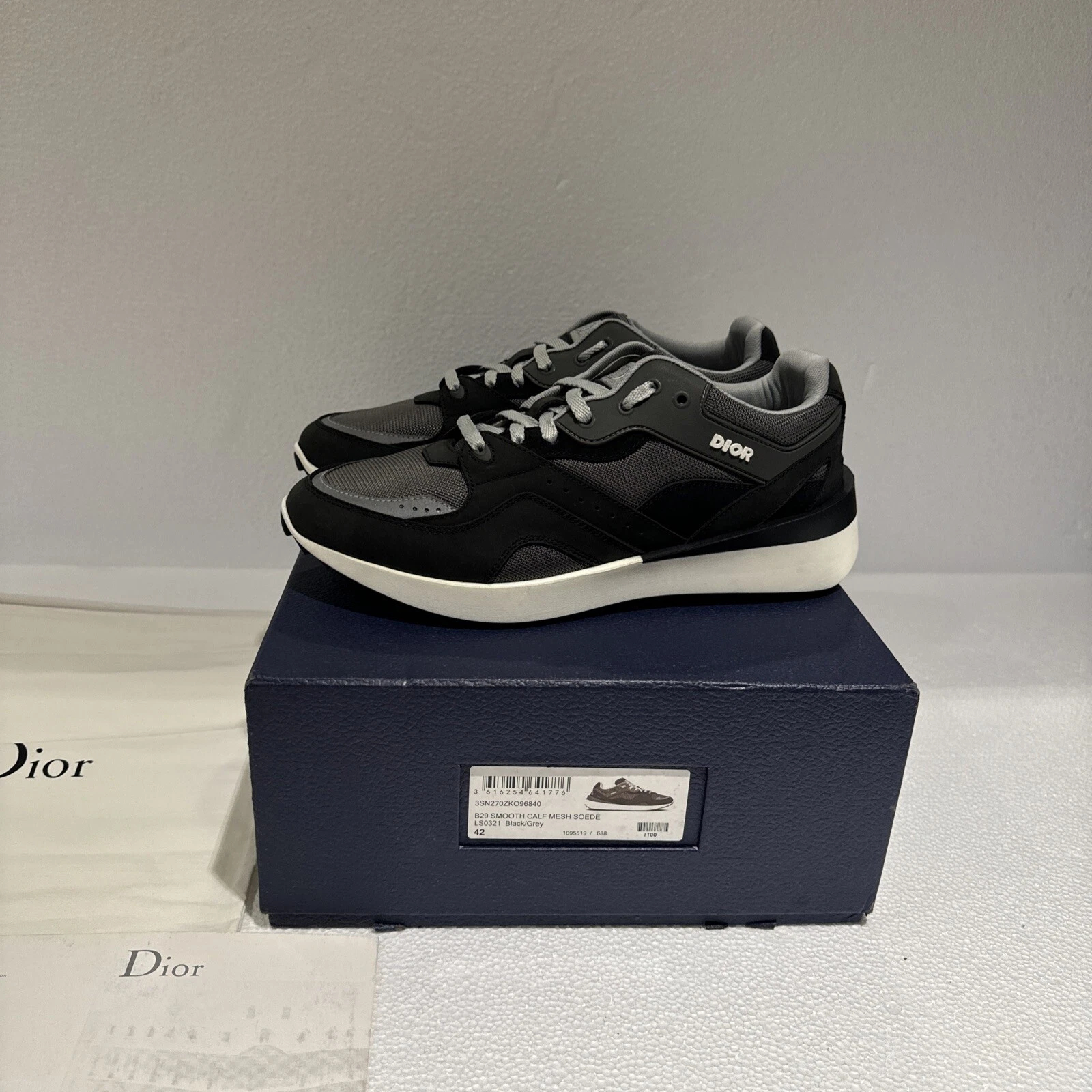 CHRISTIAN DIOR ~ DAIM MAILLE DE VEAU LISSE B29 ~ # 968 BASKETS NOIRES ET GRISES