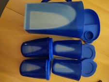 Tupperware mediterrania Saftkanne 1,7 Liter mit 4 Bechern mit Deckel In Blau Top