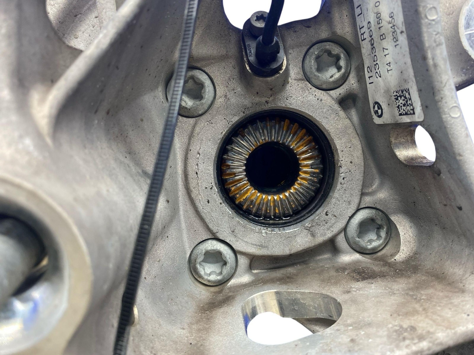 2014-2020 BMW I8 AWD 1.5L REAR LEFT SPINDLE KNUCKLE HUB BEARING ASSEMBLY OEM