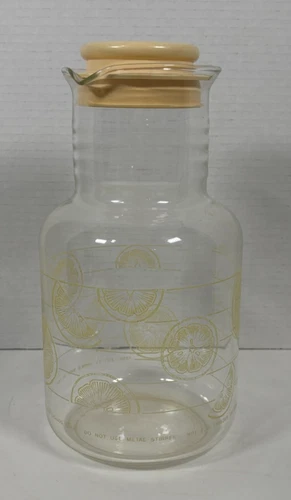 Vintage Pyrex USA 2 Qt Lemon Slice Lemonade O.J. Pitcher Carafe Jar w/ Lid 7520