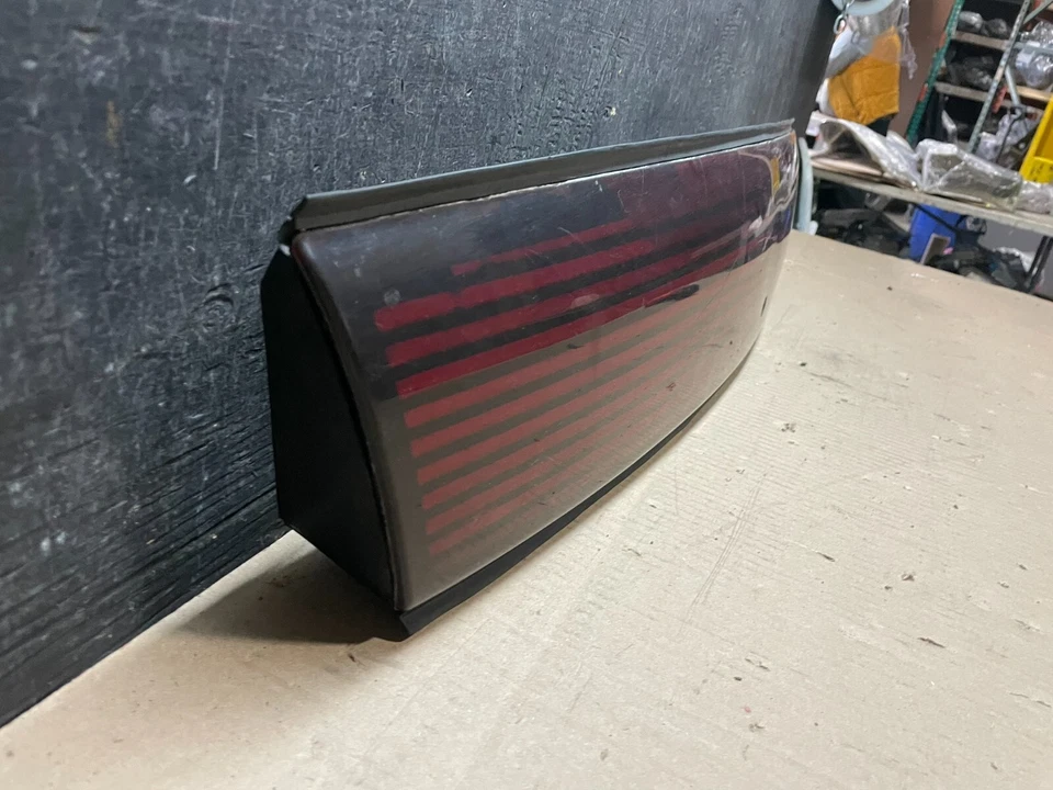 Panel central del maletero trasero Oldsmobile Aurora 1995 a 1999 I7520 DG Foto 3 de 4