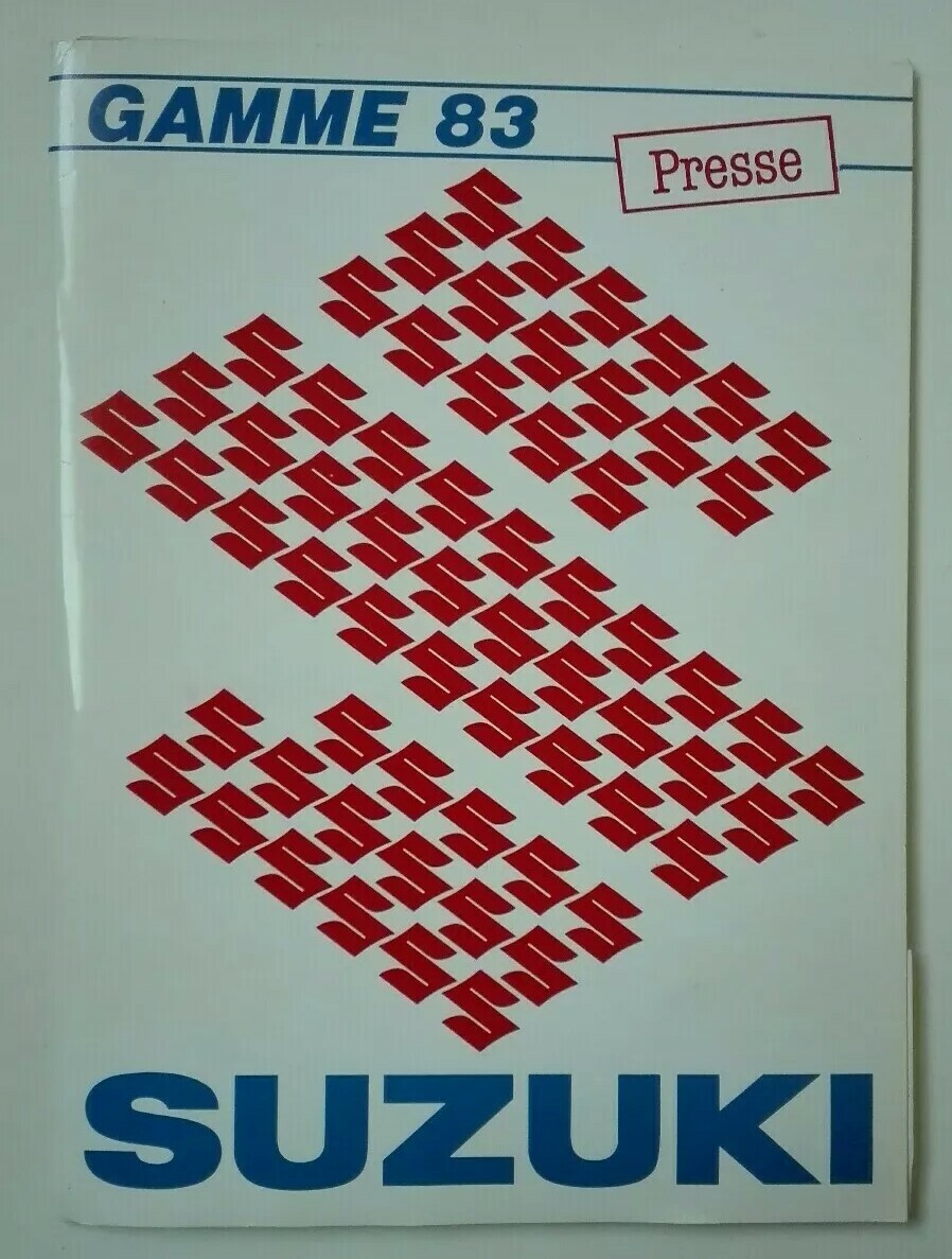 Souvenirs de route avec le catalogue Suzuki 1983 et sa brochure moto d'époque
