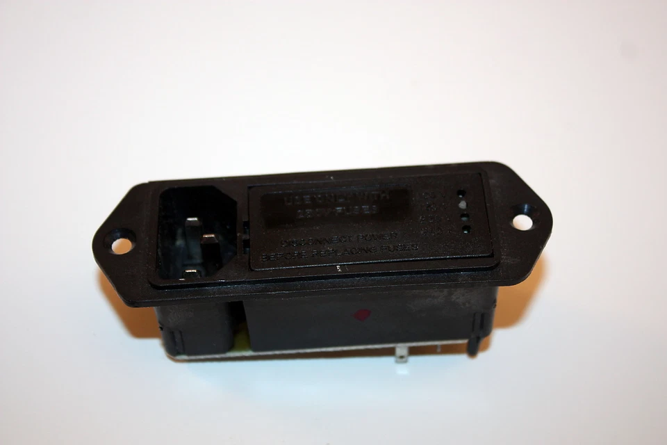 Módulo de entrada de alimentación conmutado Tyco Corcom 6VM2 NUEVO Foto 3 de 3