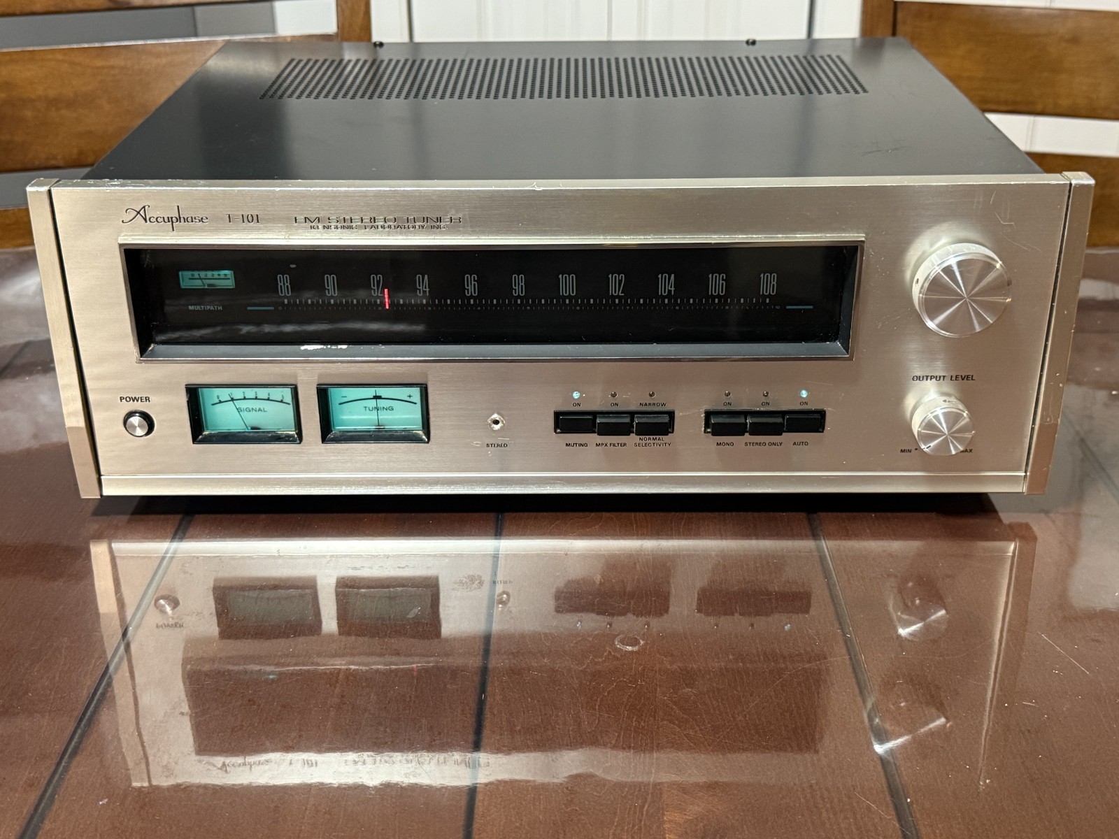 Accuphase T-101 vintage audio equipment - eBay listing photo 3