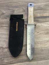 Fiskars 370880-1002 Hori Hori 7 in. Planting Tool With Sheath