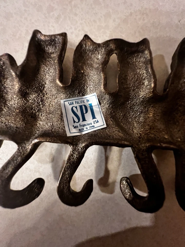Soporte de pared para llave de gato de latón SPI San Pacific, San Francisco Foto 4 de 4