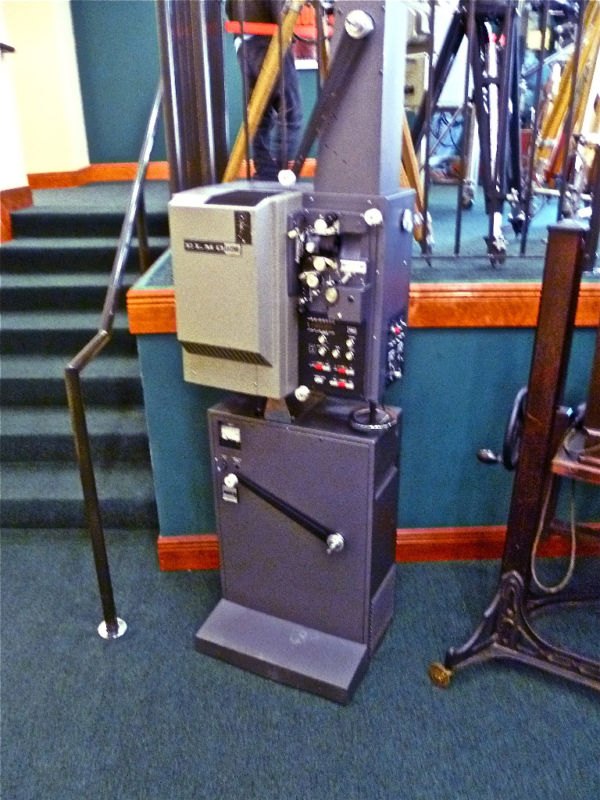 ELMO 16MM 1KW XENON PROJECTOR LX-1100 OPTICAL/MAGNETIC Sound ELMO 16MM 1KW XENON PROJECTOR LX-1100 OPTICAL/MAGNETIC Sound