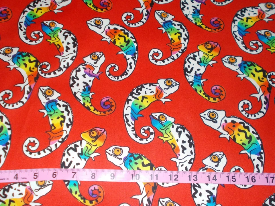 Por Alex. Tela de edredón Henry vibrante camaleón con estampado rojo 100 % algodón por yarda Foto 2 de 2