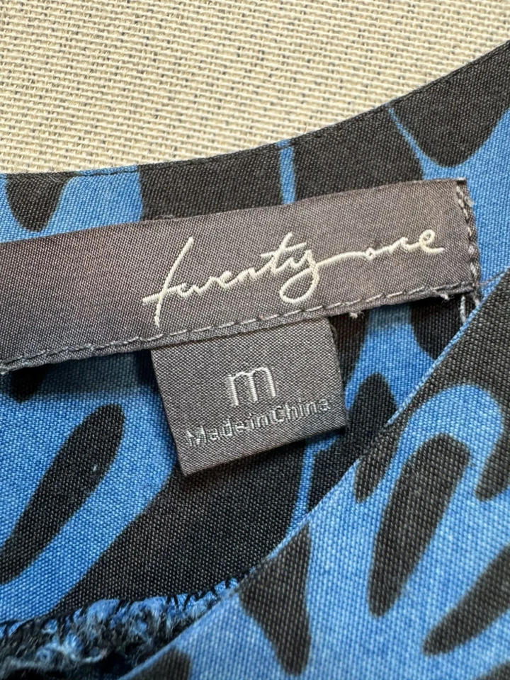 Twenty One Fit & Flare 连衣裙女式 M 码蓝色花卉短袖波西米亚休闲 — 第 2/4 张图片