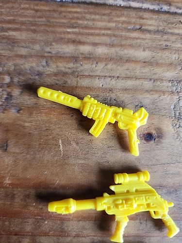 Vintage Gi Joe Dr Mindbender v2 3.75” Cobra ARAH Weapons Lot Yellow Guns - Picture 3 of 4