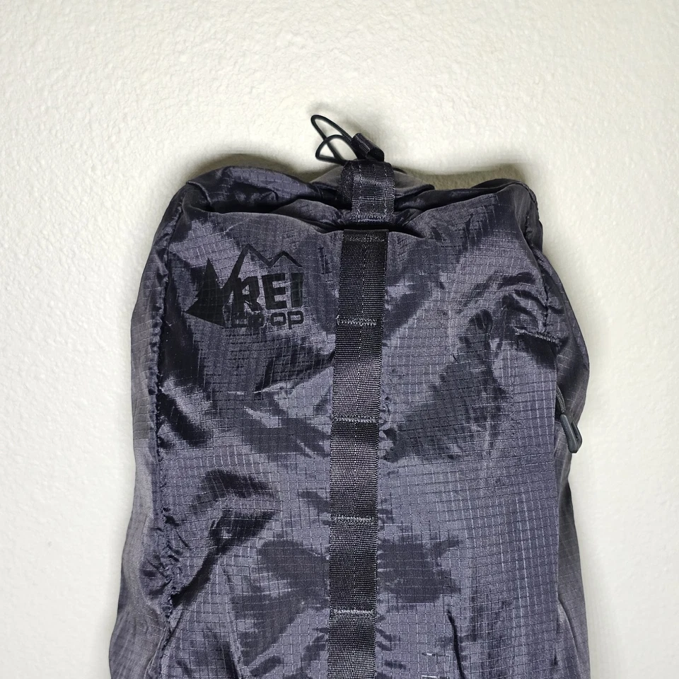 Mochila de Senderismo REI Co-Op Flash 18 Negra Stealth Ripstop Ligera Ajustable Foto 4 de 4