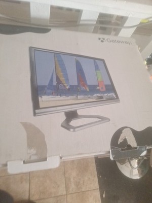 Open Box Gateway FHD2400 LCD 24'' Widescreen with 1920 × 1200 Resolution
