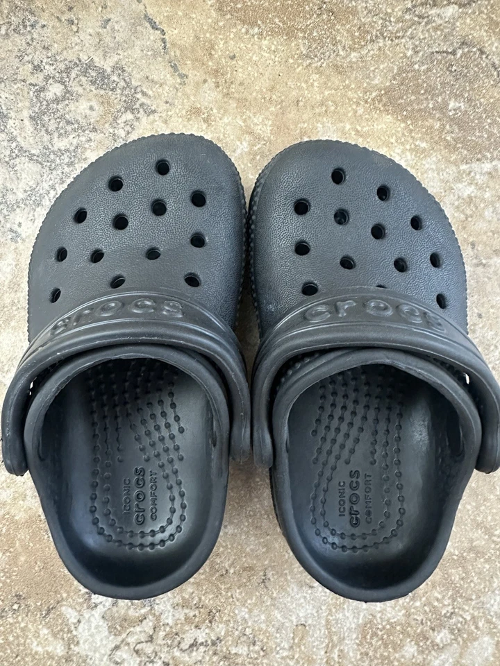 Toddler Crocs Size C5 - Image 3 of 4