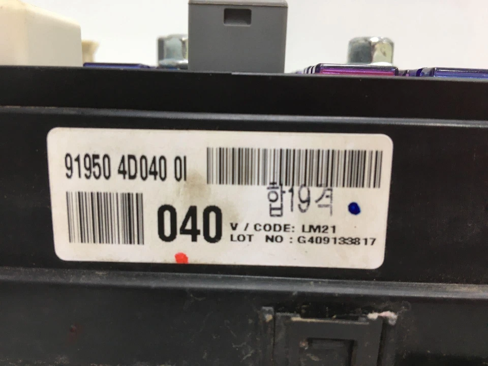 Engine Fuse Box KIA SEDONA 06 07 08 09 10 Foto 2 de 2