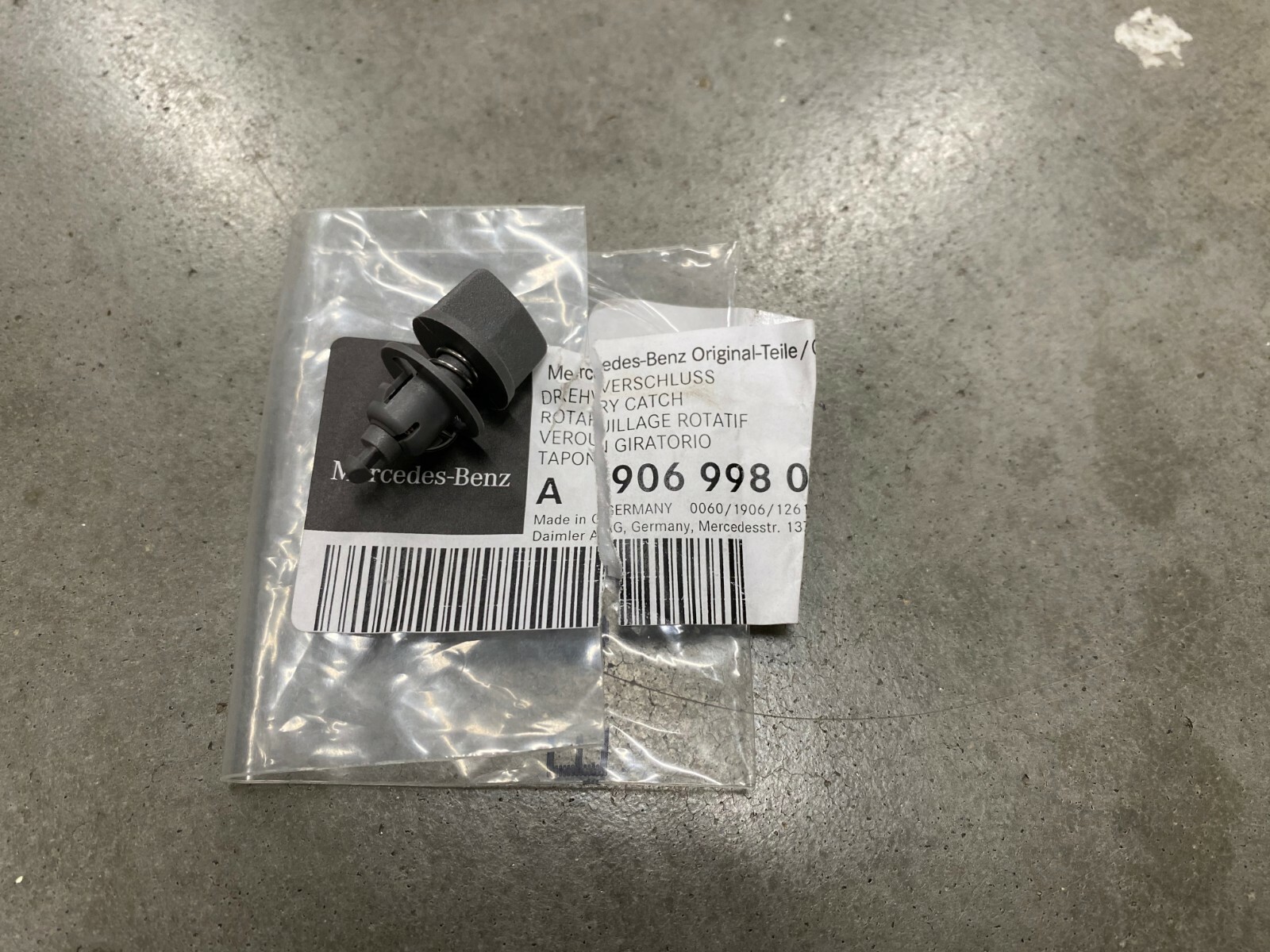 Genuine Mercedes Sprinter OBDII Port, Fuse Box Cover/Screw, Lower A