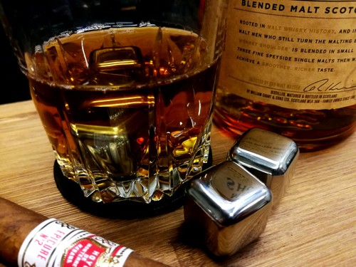 DRINK CHILL CUBES STAINLESS STEEL WHISKEY STONES & TONG SET - MENS GIFT BOX SET - Picture 6 of 12
