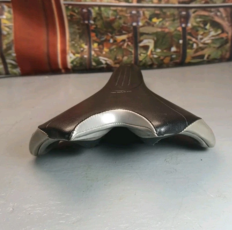 Bontrager Inform RL Bike Seat Saddle 154mm Carbon Composite Base Hollow Rail - Image 4 of 4