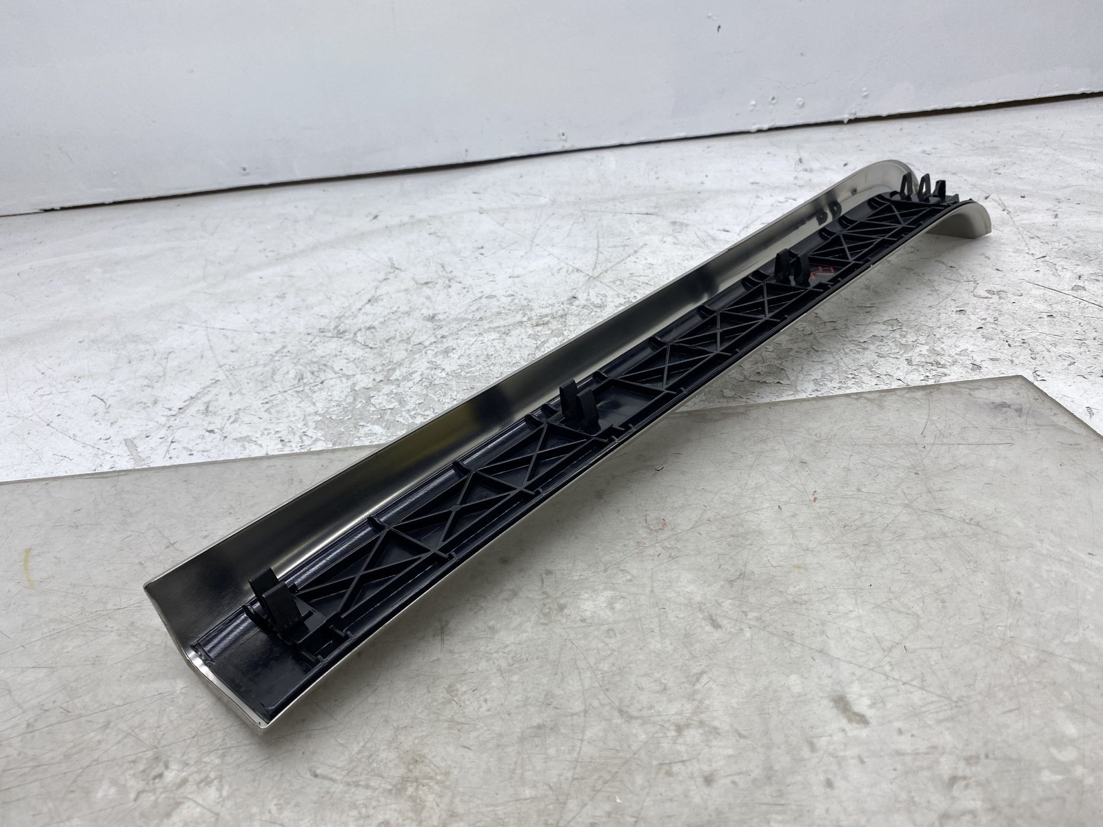 2013-2018 BENTLEY FLYING SPUR FRONT LEFT SILL SCUFF PLATE 3W4863381P *SCRATCHES*