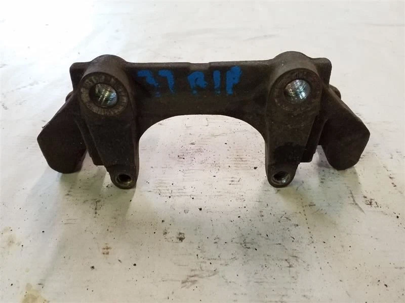 Soporte pinza freno delantero derecho | Se adapta a Volkswagen Passat 1996-2006 / Audi A4 Foto 3 de 4