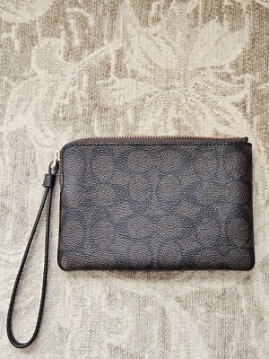 Coach Corner Zip Signature Wristlet Walnut/Black CW854 New With
