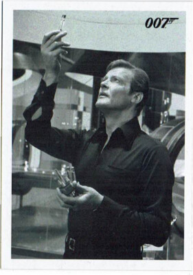 James Bond Archives 2016 Spectre Edition Moonraker Throwback Chase Card #22