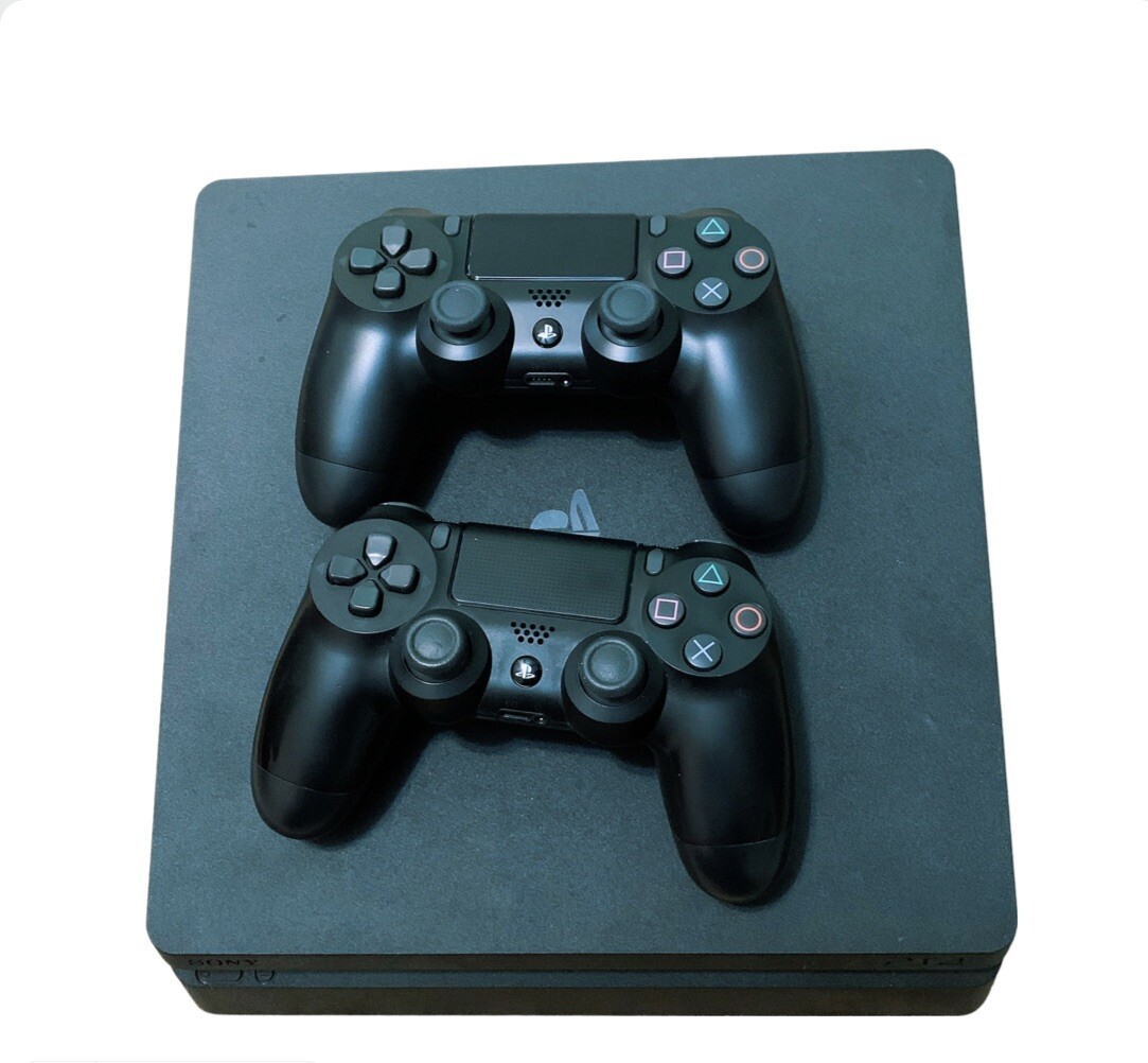 PlayStation4 - ps4 slim ジェットブラック　1TB Sony PlayStation 4 Slim 1TB Console - Jet Black, Plus 2
