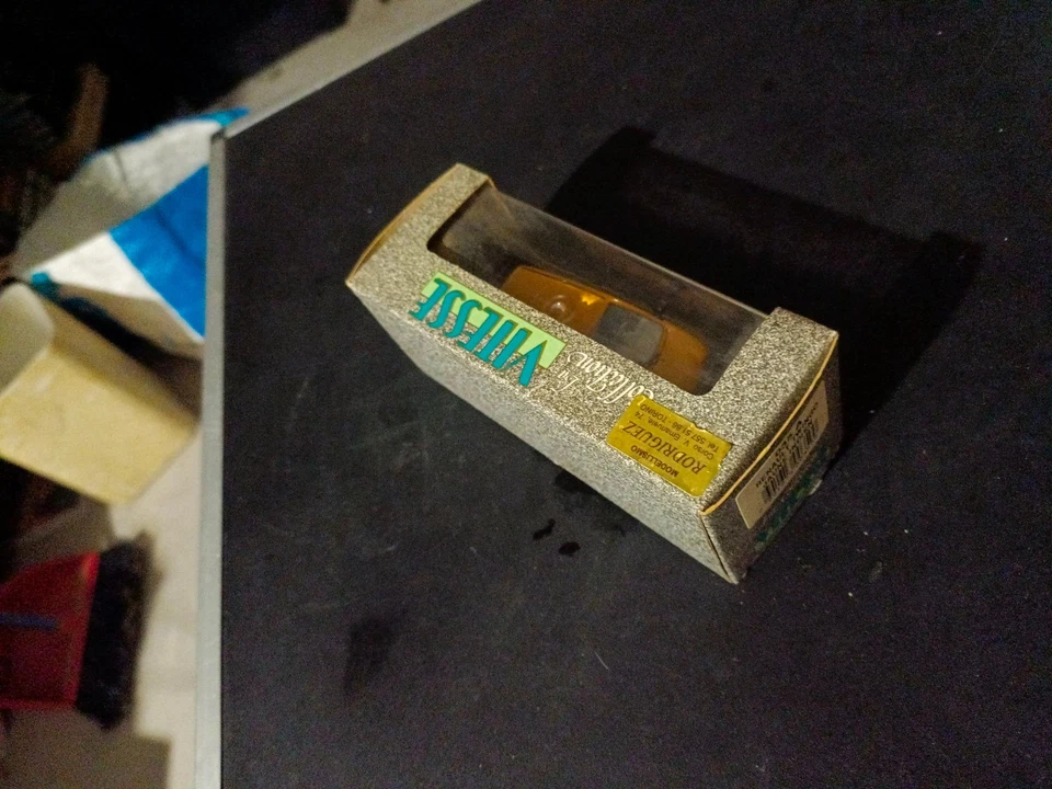 RENAULT TWINGO VITESSE COLLECTION JAUNE INDIEN SCALA 1:43 - Immagine 4 di 4