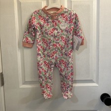 NWT Burt  s Bees Baby Sleep  Play Footed Pajamas Flower Print Size 3-6 Months