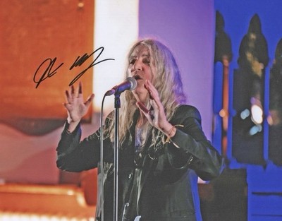 Patti Smith Original 10x8 handsigniertes Foto + Echtheitszertifikat