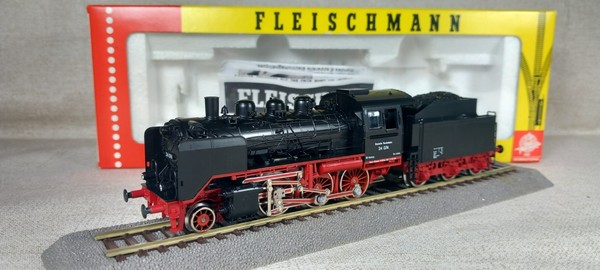 Locomotora Fleischmann H0 DB BR 24 4140 DCC DIGITAL Lenz y luz LED en OVP