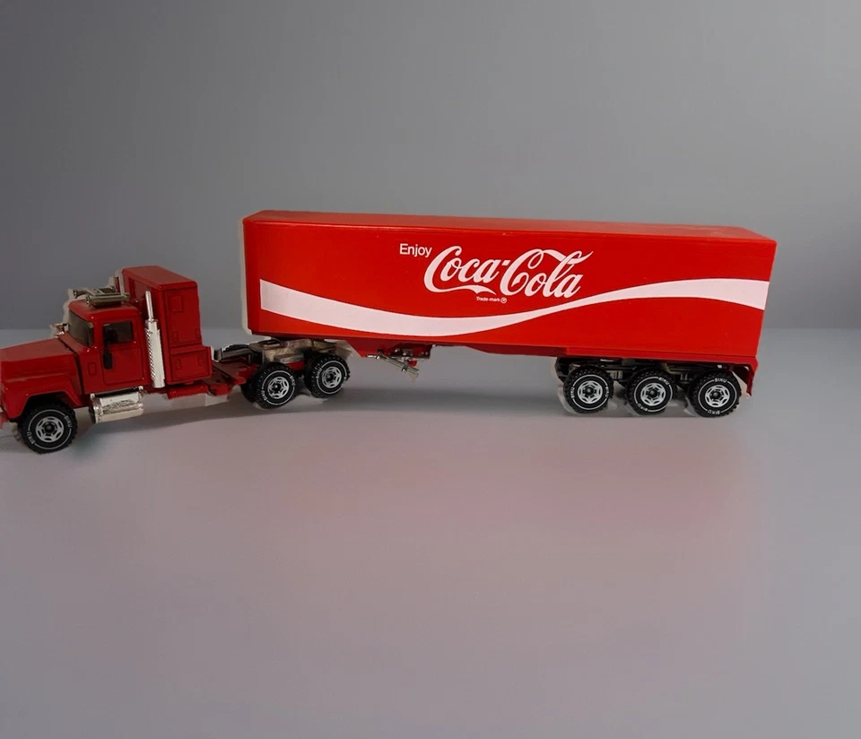 Semirremolque y remolque Coca Cola Siku Eurobilt Mack entrega Coca-Cola Foto 3 de 4