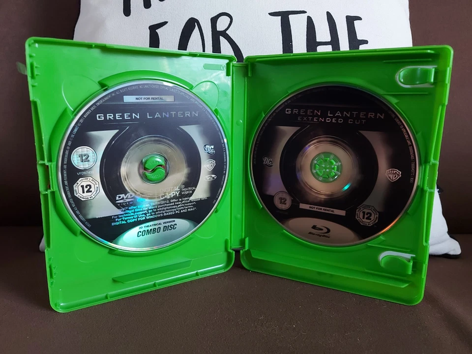 Green Lantern - Extended Cut - Triple Play Blu Ray - Region B - DVD R2 - Image 3 of 3
