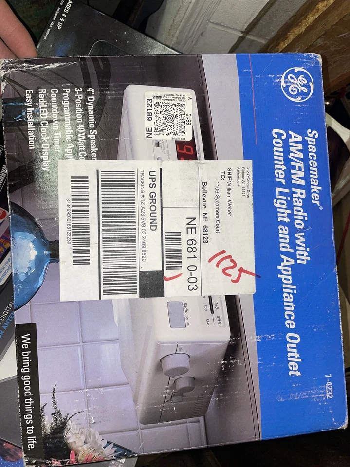 GE Spacemaker AM/FM Radio with Counter Light and Appliance Outlet 7-4232 NOS - Image 3 of 3