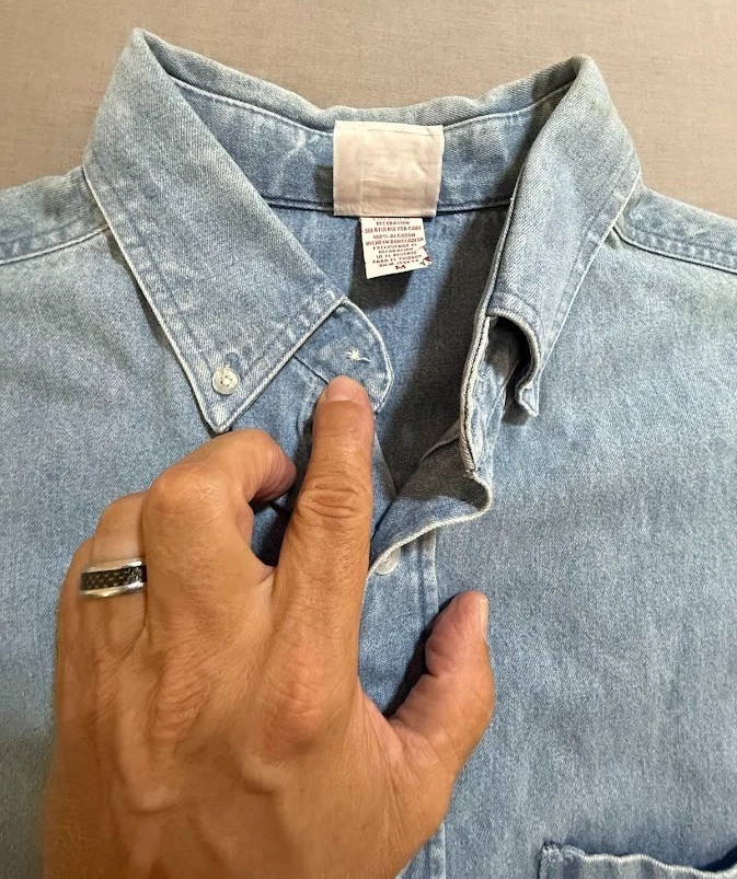 Camisa masculina vintage esportiva M azul denim botão manga longa anos 90. - Imagem 2 de 4